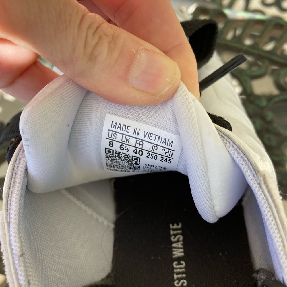 Adidas sneakers size 8 - Picture 2 of 9